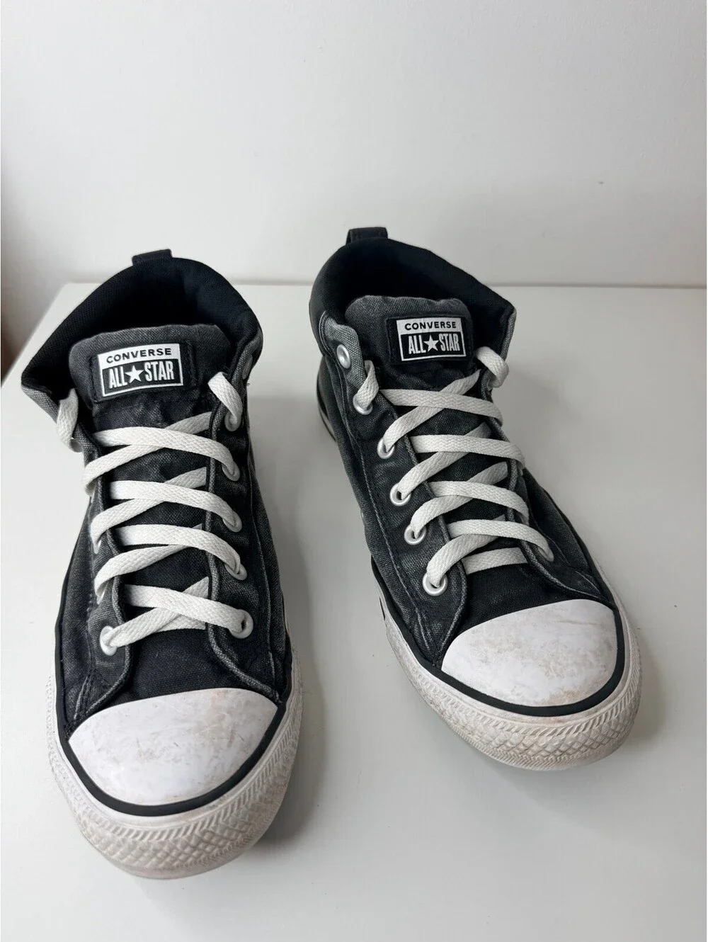 Converse Chuck Taylor mid top sneakers mens size 9